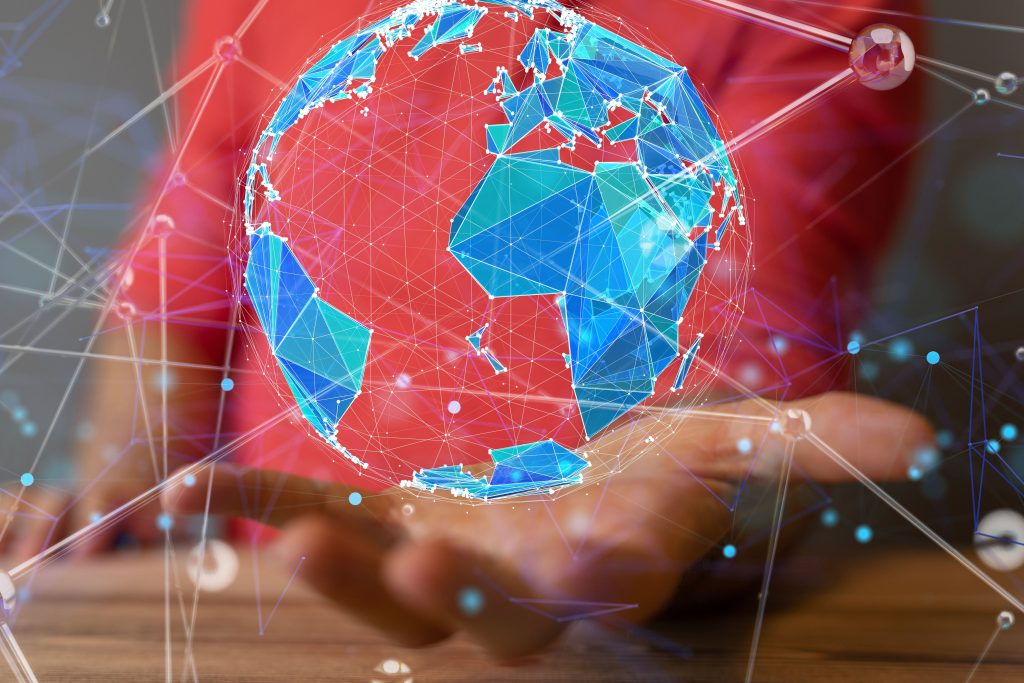mano con un globo con delle linee collegate attorno ad esso